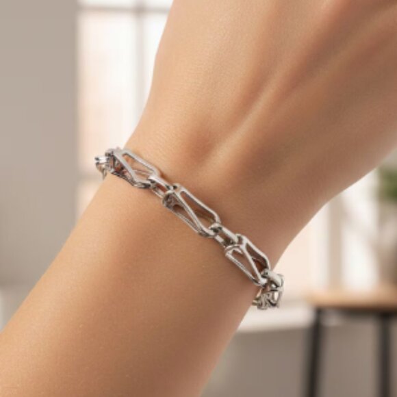 Jewelry - Interlocking Chain Bracelet in Stainless Steel